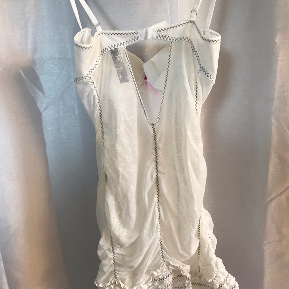 VS Sexy Little Things Lingerie - Picture 2 of 8